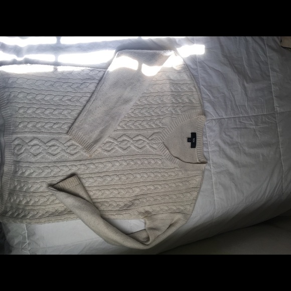 White sweater size M. - Picture 2 of 6